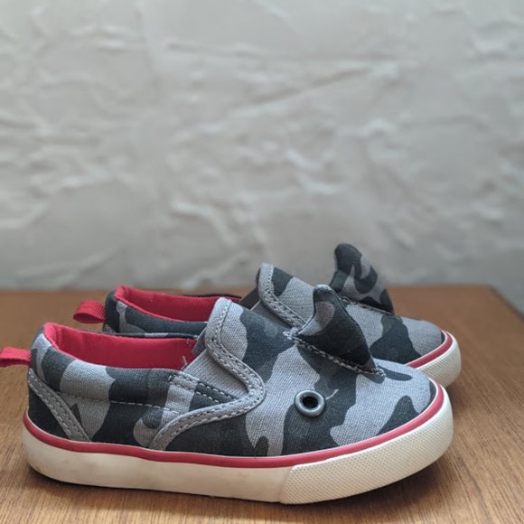 Gap - Canvas Camo Shark Toddler Shoe - Toddler 7 - Picture 1 of 3